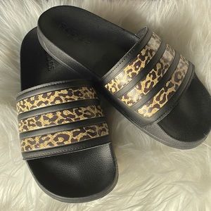 ADIDAS ADILETTE SHOWER SLIDES